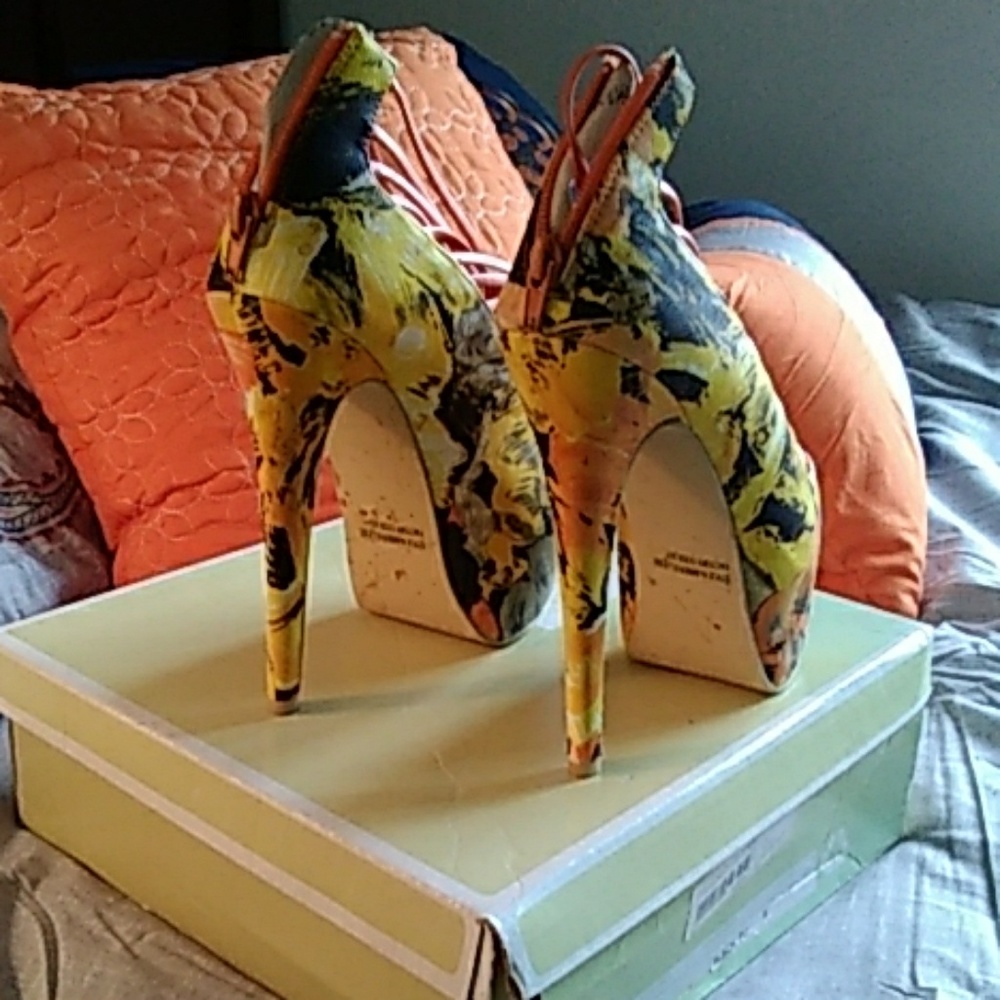 Heels - Picture 2 of 3
